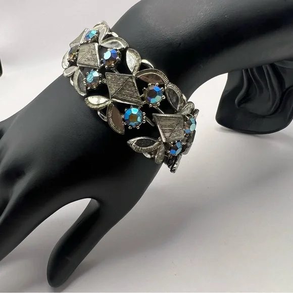 Elegant Silver Tone & Purple AB Vintage Panel Bracelet Size 6.5 - Picture 10 of 11